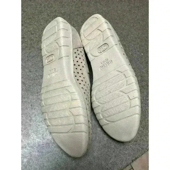 Munro Skipper Sport Slip on Size 8   Color: Stone - Picture 5 of 6